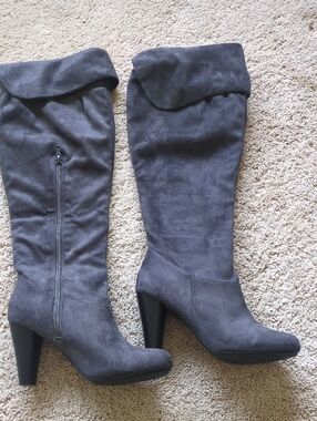 VENUS Gray Over-the-Knee Suede Heeled Boots